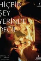 Hiçbir Şey Yerinde Değil 2024 Filmi İzle